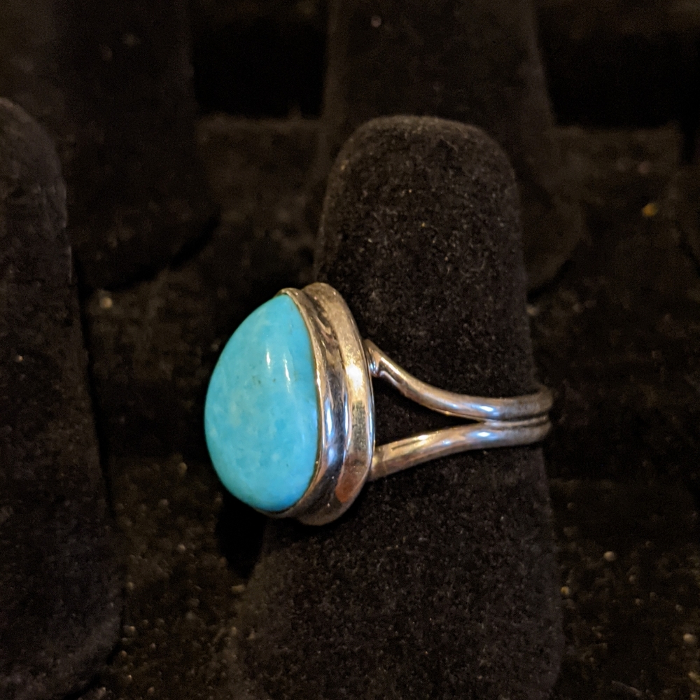 Arizona Mohave Turquoise .925 Silver Ring, size 6. - Picture 5 of 8